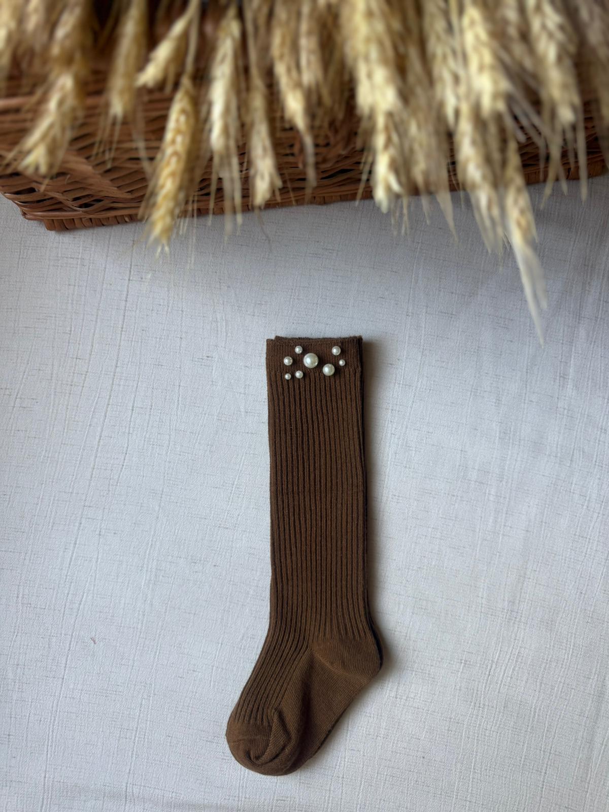 Sosete maro cu perle